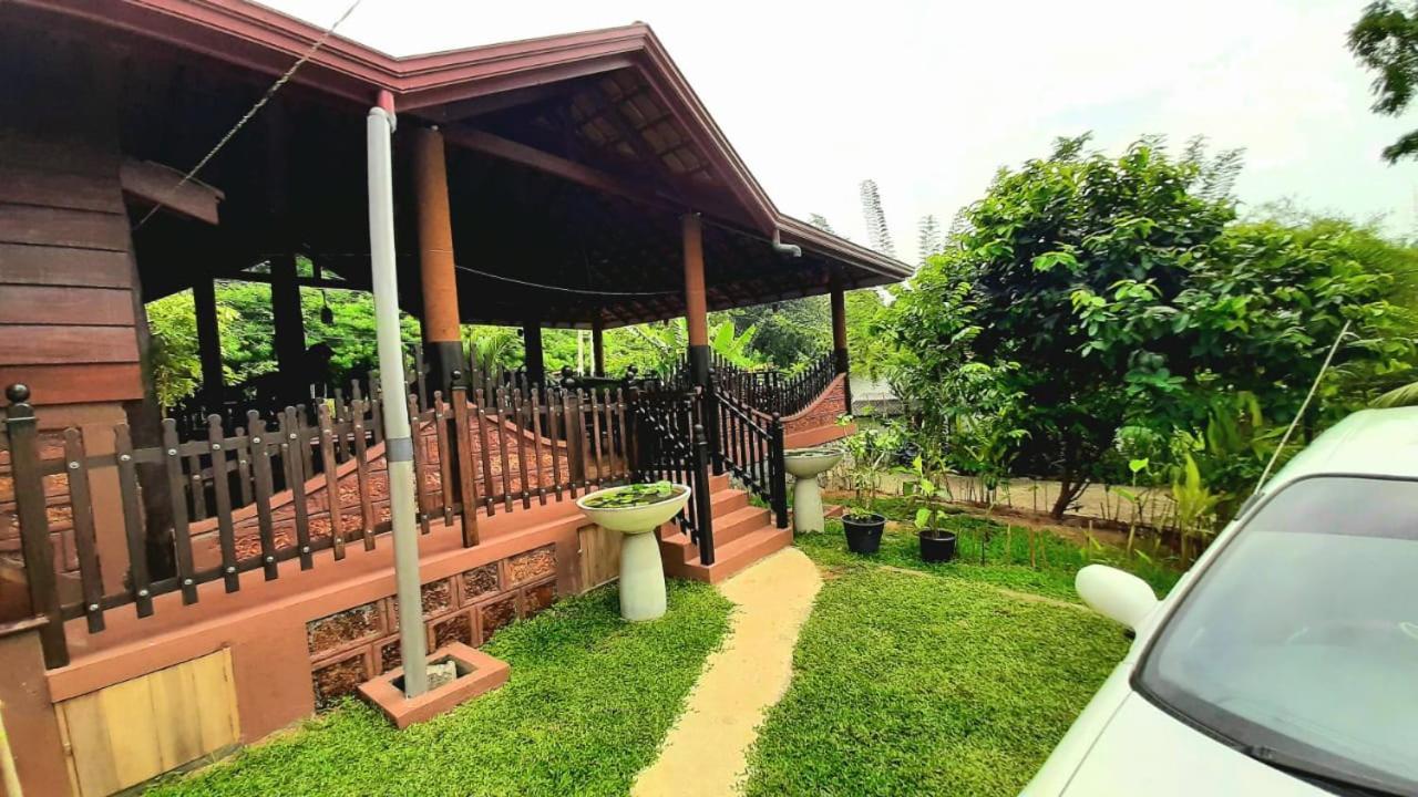 Loveena By H.S. Restaurant & Guest Tangalle Bagian luar foto
